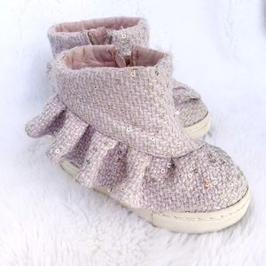 Ankle boots. Light pink. Textile fibers. Tweed.